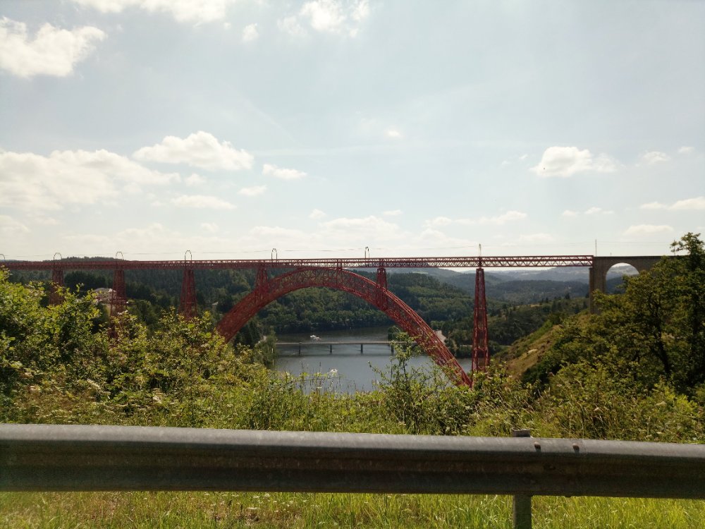 Aire camping-car � Saint-Just (15320) - Photo 3